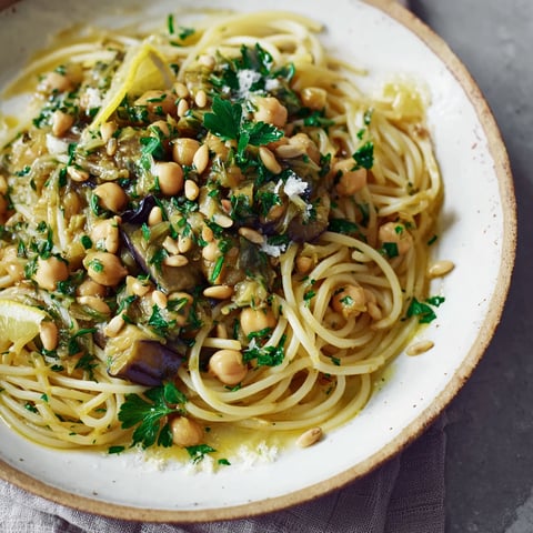 A bowl of spaghetti with vegetables.