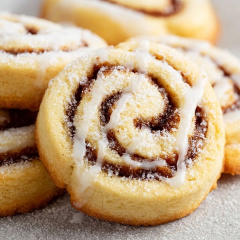 A plate of Zimtschnecken Plätzchen.